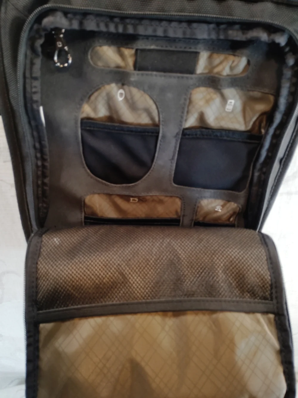 Targus Black and Olive Green Crossbody Laptop Messenger Bag